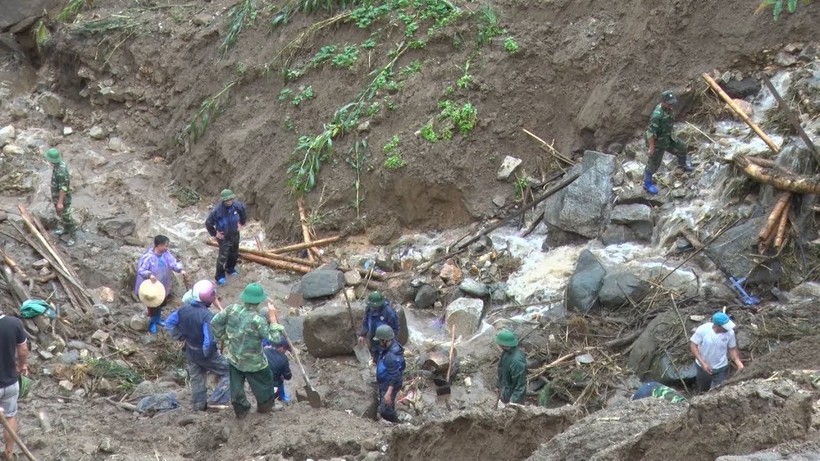Các cơ quan chức năng đang khắc phục hậu quả sau vụ sạt lở đất nghiêm trọng ở bản Sín Chải và xã Mù Sang (huyện Phong Thổ, Lai Châu) ngày 3/8 khiến nhiều người chết và mất tích