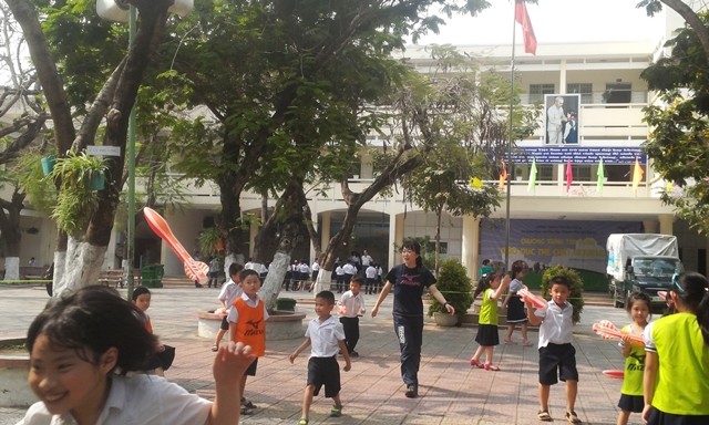 Giờ học thể dục của HS Trường Tiểu học Trần Văn Ơn (Q. Hải Châu, TP Đà Nẵng)