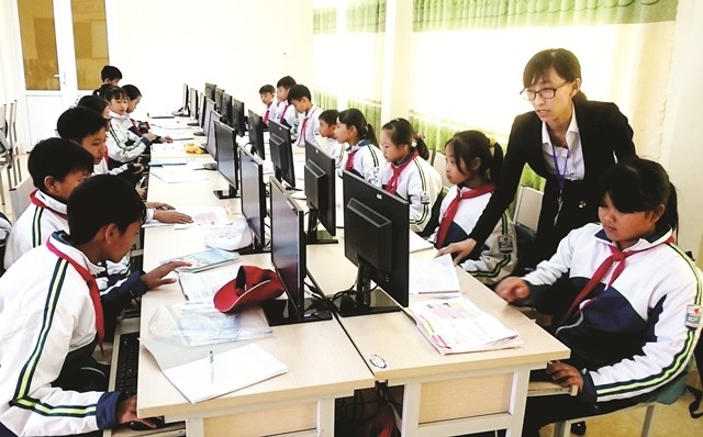 Giờ thực hành tin học của học sinh Trường THCS Nguyễn Huệ, TX Đông Triều