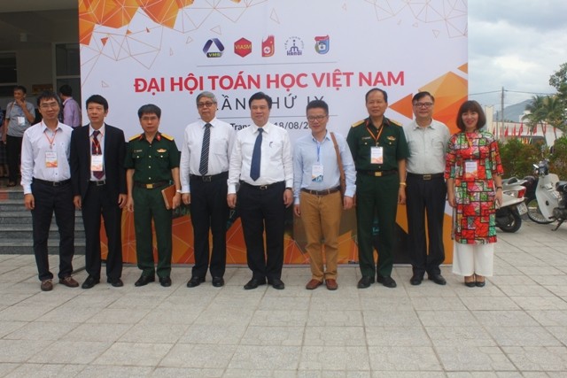 Đại biểu về tham dự Đại hội Toán học Việt Nam lần IX.