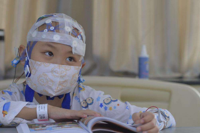 Bé gái 8 tuổi đã bị mắc bệnh ung thư, nguyên nhân vì nhiễm độc từ các đồ vật trong nhà