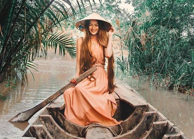 “Công chúa tóc mây” gốc Việt gây sốt với bộ ảnh chụp nơi quê nhà