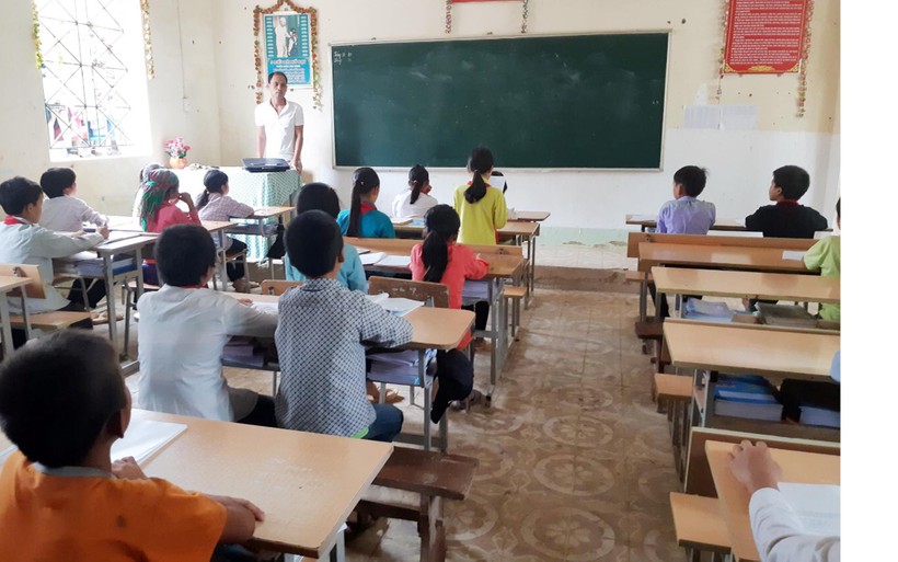 Các em HS xã Nậm Ban trong ngày tựu trường chuẩn bị cho năm học 2018 - 2019