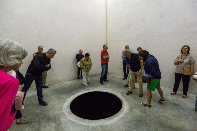 Du khách rơi xuống hố đen đang được “trưng bày” trong bảo tàng
