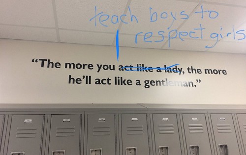 Trường học Mỹ gỡ khẩu hiệu khuyên học sinh "cư xử như quý cô"
