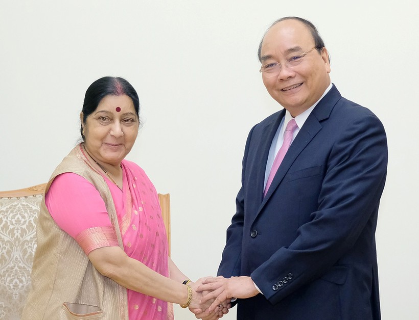 Thủ tướng Nguyễn Xuân Phúc và bà Sushma Swaraj, Bộ trưởng Ngoại giao Ấn Độ tại buổi tiếp