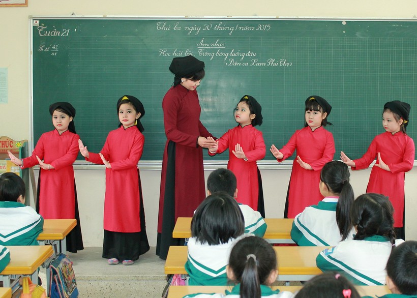Một tiết học hát Xoan của học sinh Trường Tiểu học Đinh Tiên Hoàng