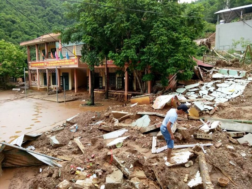 Trường Tiểu học Trung Sơn thành đống đổ nát