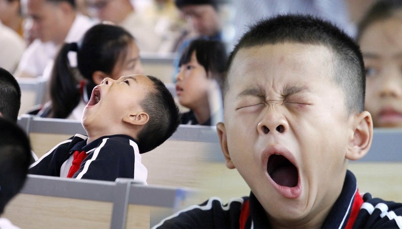 Ngộ nghĩnh hình ảnh trẻ em "ngáp ngắn ngáp dài" ngày đầu khai giảng