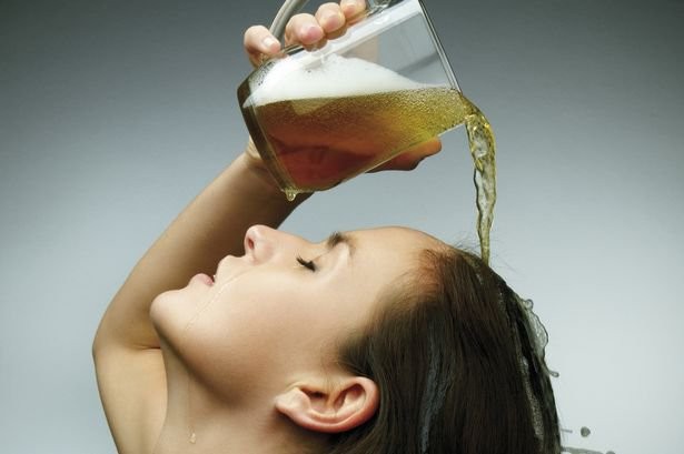 2 cách trị gàu vô cùng hiệu quả với bia