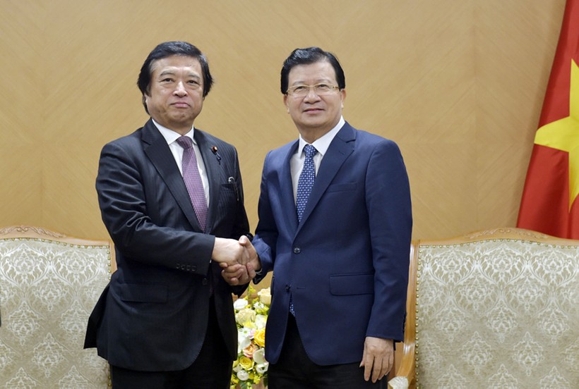 Phó Thủ tướng Trịnh Đình Dũng và Bộ trưởng Fukui Teru tại buổi tiếp