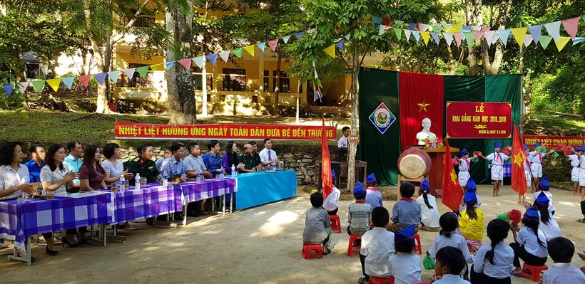 Lễ khai giảng giản dị nhưng đầy ý nghĩa tại trường tiểu học vùng rốn lũ Mường Ải, Kỳ Sơn, Nghệ An