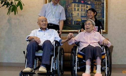 Cặp vợ chồng Nhật tiết lộ bí quyết ở bên nhau lâu nhất thế giới