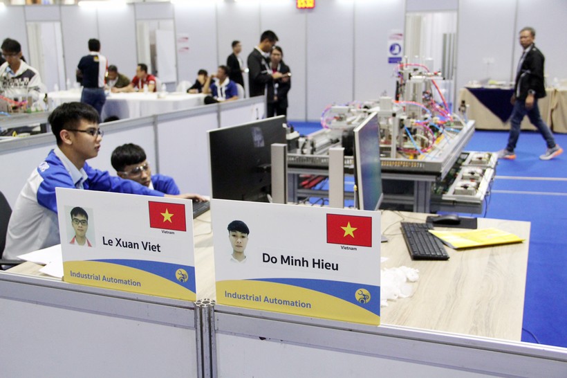 Thí sinh nghề tự động hóa tại Kỳ thi tay nghề ASEAN lần thứ 12