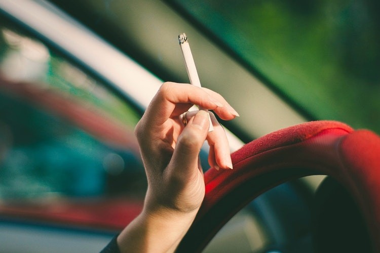 Nghiên cứu cho thấy: Hút thuốc có thể làm cho người ta ngớ ngẩn, hay quên!