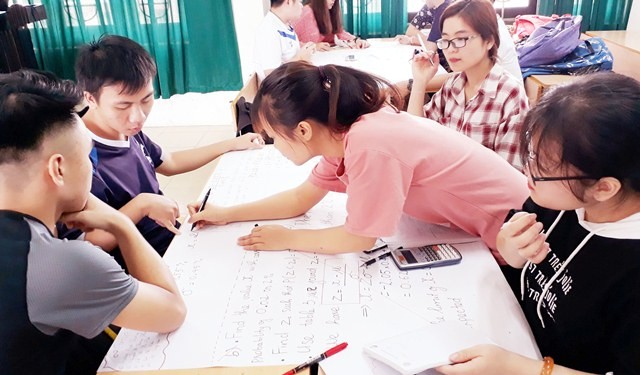 SV Trường ĐH Nông Lâm (ĐH Thái Nguyên) trong giờ học theo nhóm