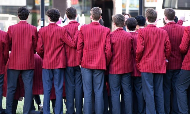 Các nam sinh tại một trường trung học tư thục của Australia