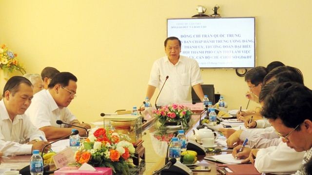 Đồng chí Trần Quốc Trung - Bí thư Thành ủy TP Cần Thơ làm việc với Đảng ủy, cán bộ chủ chốt Sở GD&ĐT TP Cần Thơ ngày 13/9