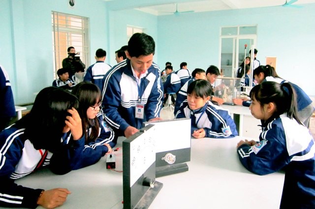 Trong giờ thực hành tại Trường THPT Hạ Hòa (Phú Thọ)