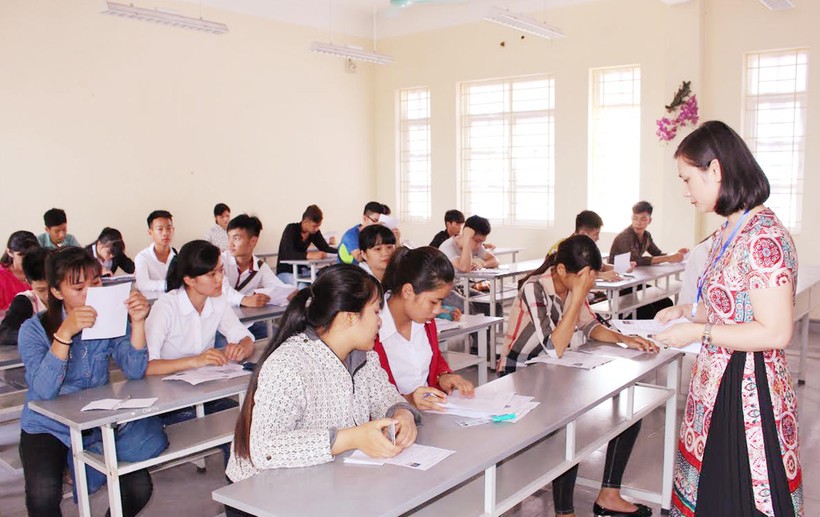 Học sinh Trường THPT Đông Triều (Quảng Ninh) trong giờ ôn tập