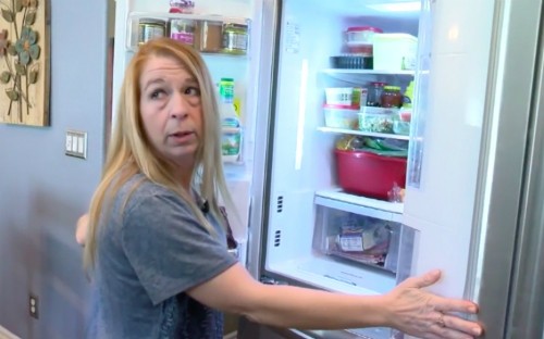 Người phụ nữ mất tiền vì giấu trong tủ đông