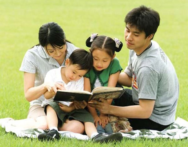 Tại sao cha mẹ cần hướng con đọc sách mỗi ngày?