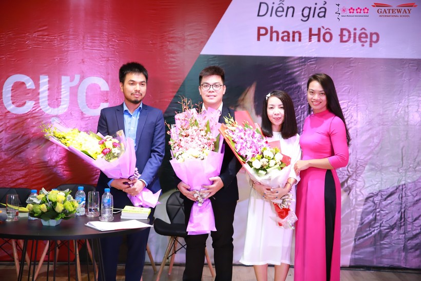 Chuyên gia giáo dục Hoành Anh Đức, Nguyễn Bảo Trọng, giảng viên Phan Hồ Điệp (từ trái qua)
