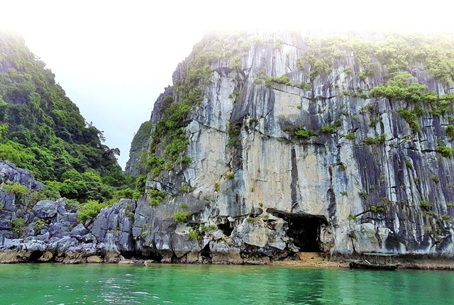 Khám phá hang Hồ Động Tiên