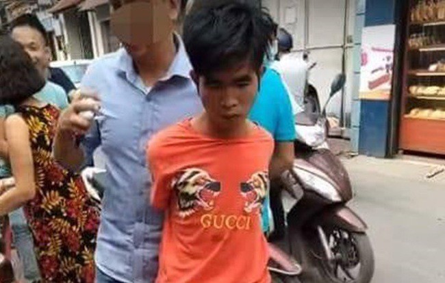 Hà Nội: Thanh niên liều lĩnh xông vào cướp tiệm vàng giữa ban ngày