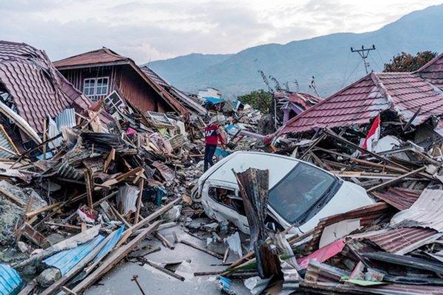 Palu (Indonesia) hoang tàn đổ nát sau thiên tai chồng thiên tai