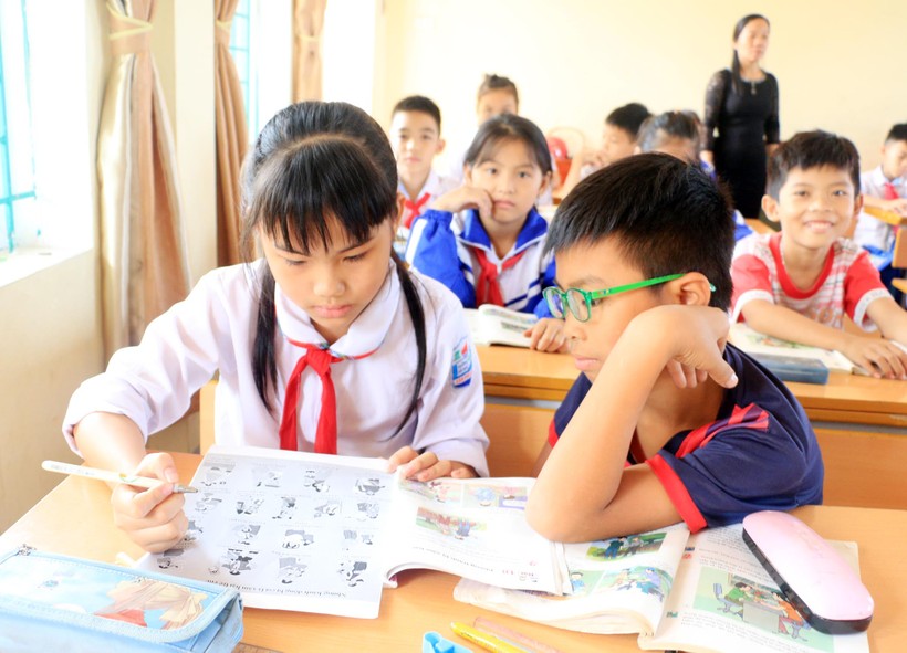 Trong giờ dạy học lồng ghép GD giới tính tại Trường Tiểu học Tân Phương (Đoan Hùng, Phú Thọ)
