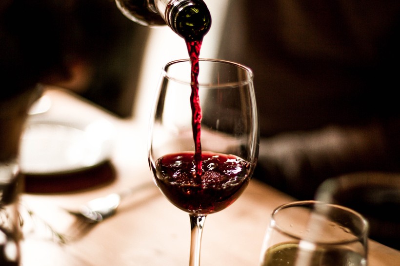 Ly rượu hàng ngày làm tăng nguy cơ tử vong sớm lên 20%