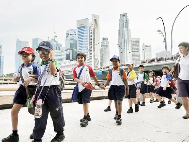 Học sinh phổ thông tại Singapore được tạo môi trường học tập cả trong và ngoài nhà trường