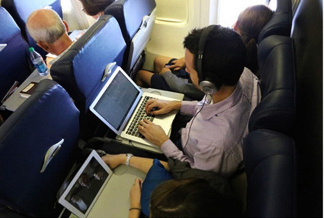 Quyết liệt hơn với việc sử dụng các thiết bị điện tử trên máy bay