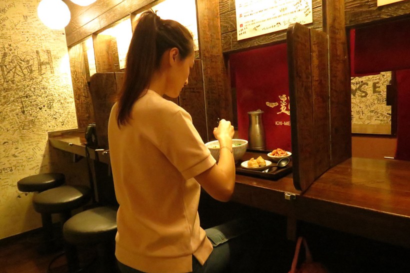 Nền văn hóa "cô đơn" tại Hàn Quốc - ăn uống, du lịch và cưới một mình
