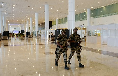 An ninh sân bay Ấn Độ bị cấm cười tươi với hành khách