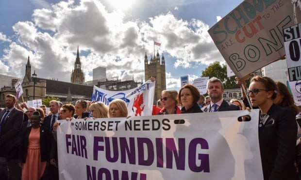 Các giáo viên và người ủng hộ tuần hành ở Downing Street hồi cuối tháng 9/2018 kêu gọi tăng nguồn tài trợ GD