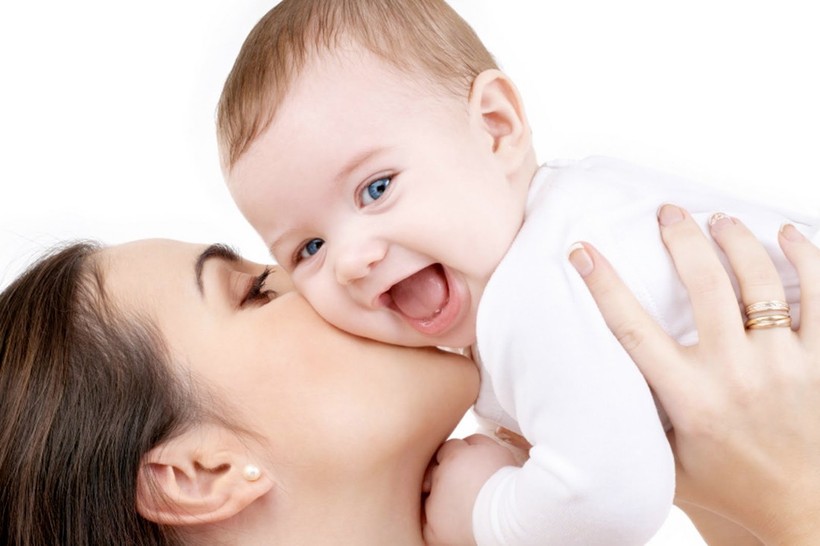 Bà mẹ sau sinh cần bao lâu để đủ tự tin chăm sóc em bé?