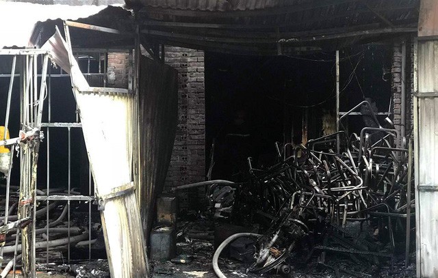Hà Nội: Cháy xưởng ghế sofa, nghi có người tử vong