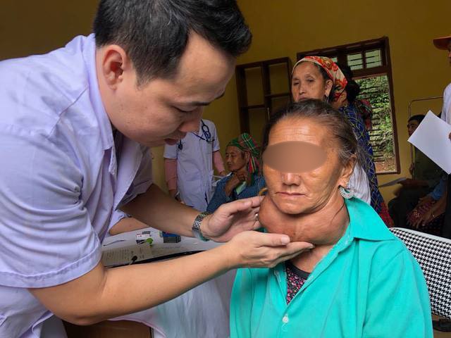 Các bác sĩ phát hiện người phụ nữ có khối u khổng lồ
 trong đợt khám tình nguyện tại Sơn La
