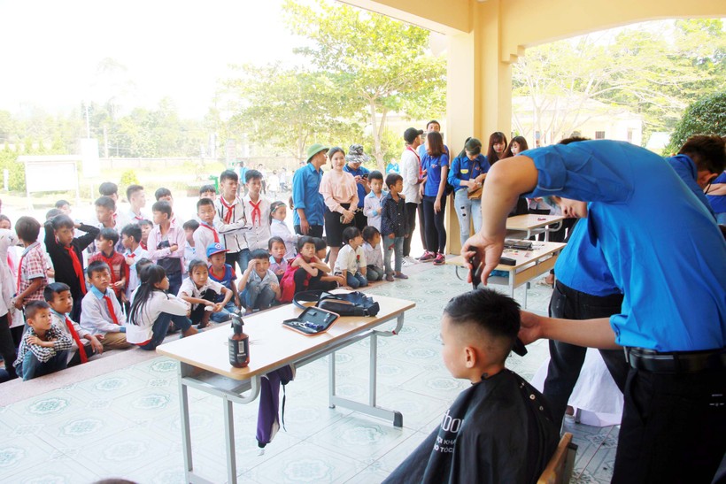Nhiều hoạt động tình nguyện hỗ trợ cho trẻ em nghèo xã Hải Sơn