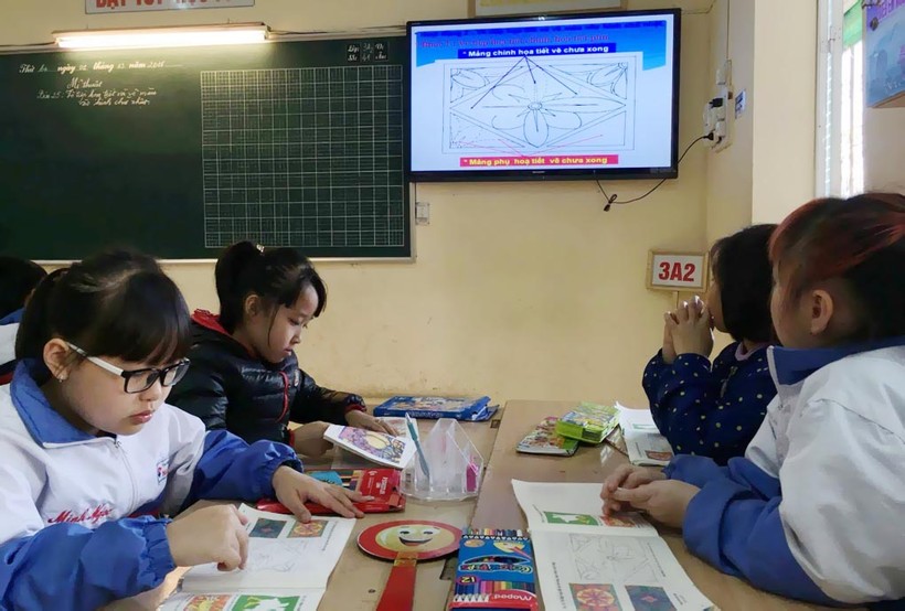 Tiết học Mỹ thuật lớp 3 sử dụng ứng dụng công nghệ tại Trường Tiểu học Ngô Gia Tự, quận Hồng Bàng (Hải Phòng)