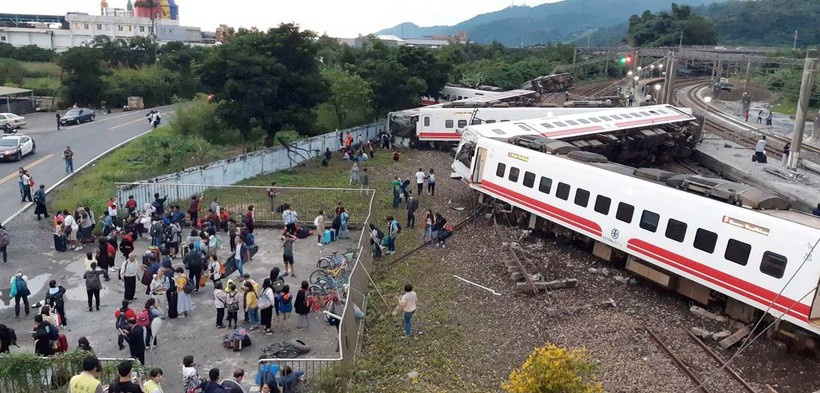 Hiện trường vụ tai nạn tàu thảm khốc tại Đại Loan (Trung Quốc) hôm Chủ nhật