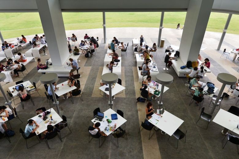 Báo cáo của OECD cho thấy HS Singapore có thiên hướng đạt điểm số cao trong lĩnh vực khoa học, toán và đọc
