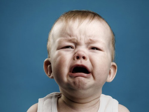 6 lý do khiến em bé khóc