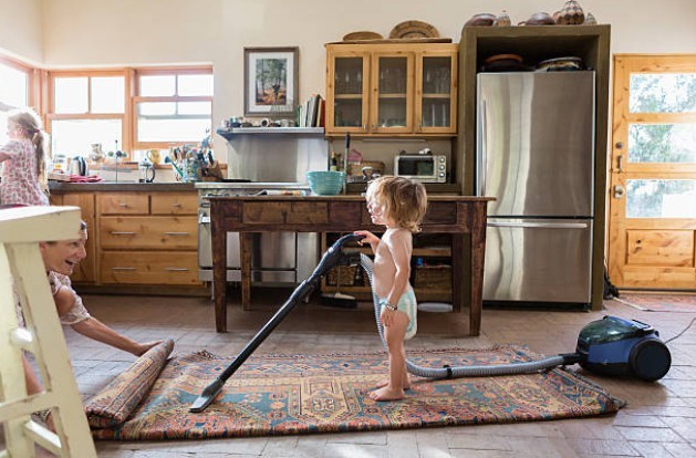 Giữ cho nhà sạch không phải việc của mỗi một mình mẹ