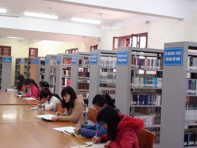Sinh viên Đại học Vinh với thư viện hiện đại