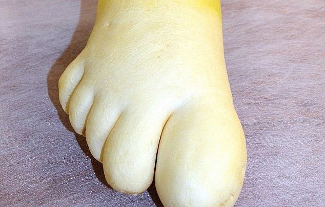 Củ cải có hình dạng giống chân người