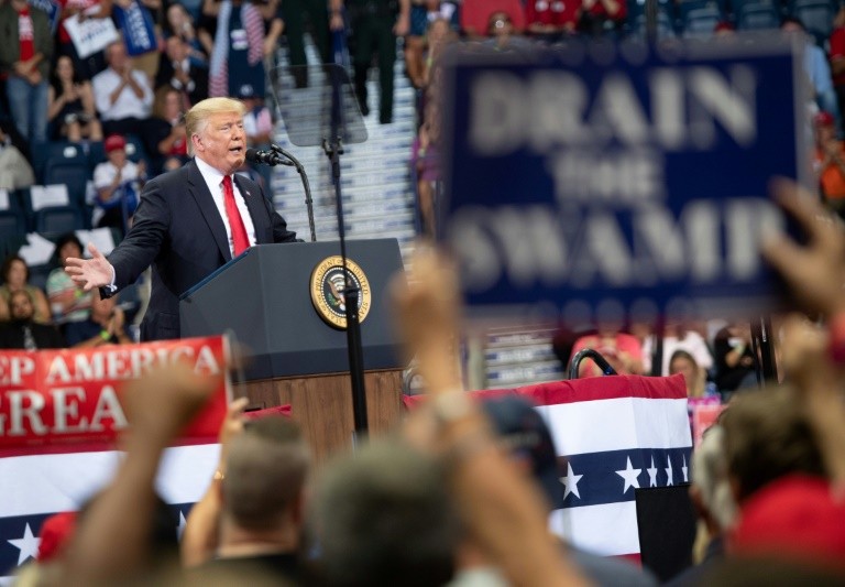 Tổng thống Donald Trump phát biểu trong chiến dịch vận động trước cuộc bầu cử giữa kỳ tại Florida