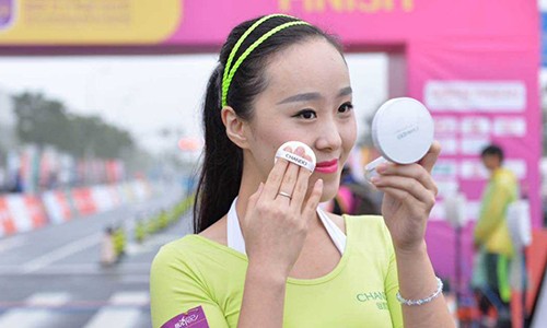 Tham  gia chạy 10 km nữ ở Trung Quốc, lập tức trở nên xinh đẹp